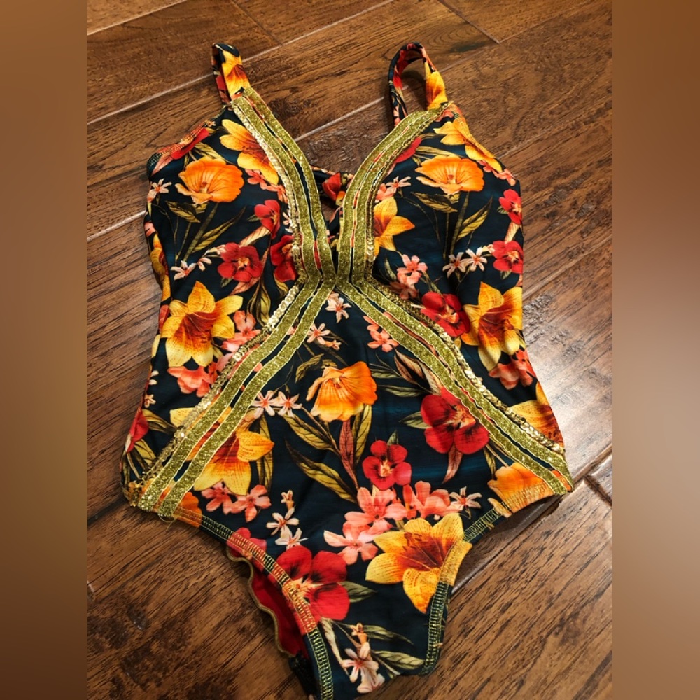 Bathing suit - Picture 3 of 4